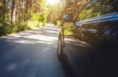 Riktig mønsterdybde på dekkene er svært viktig for godt veigrep - spesielt på våte sommerveier Sommerdekk fra Dekkmann